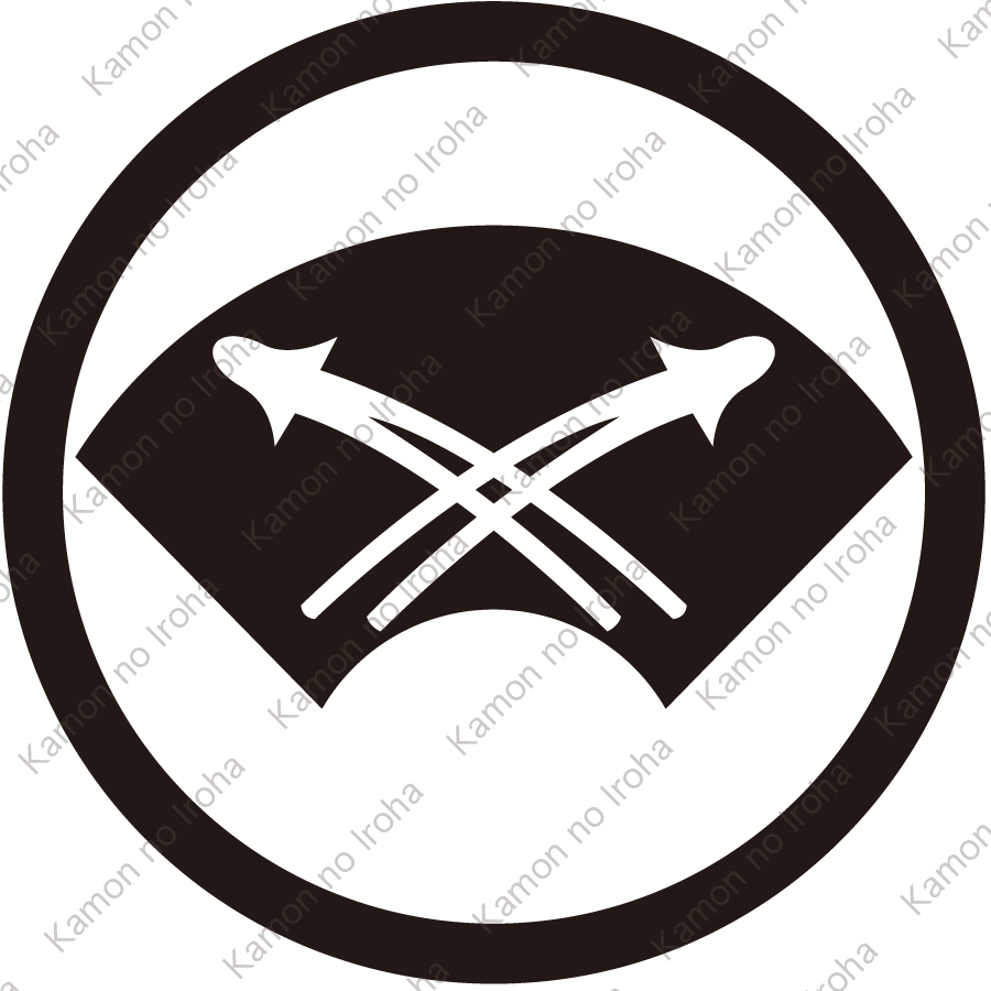 中輪に地紙に地抜き違い松葉紋