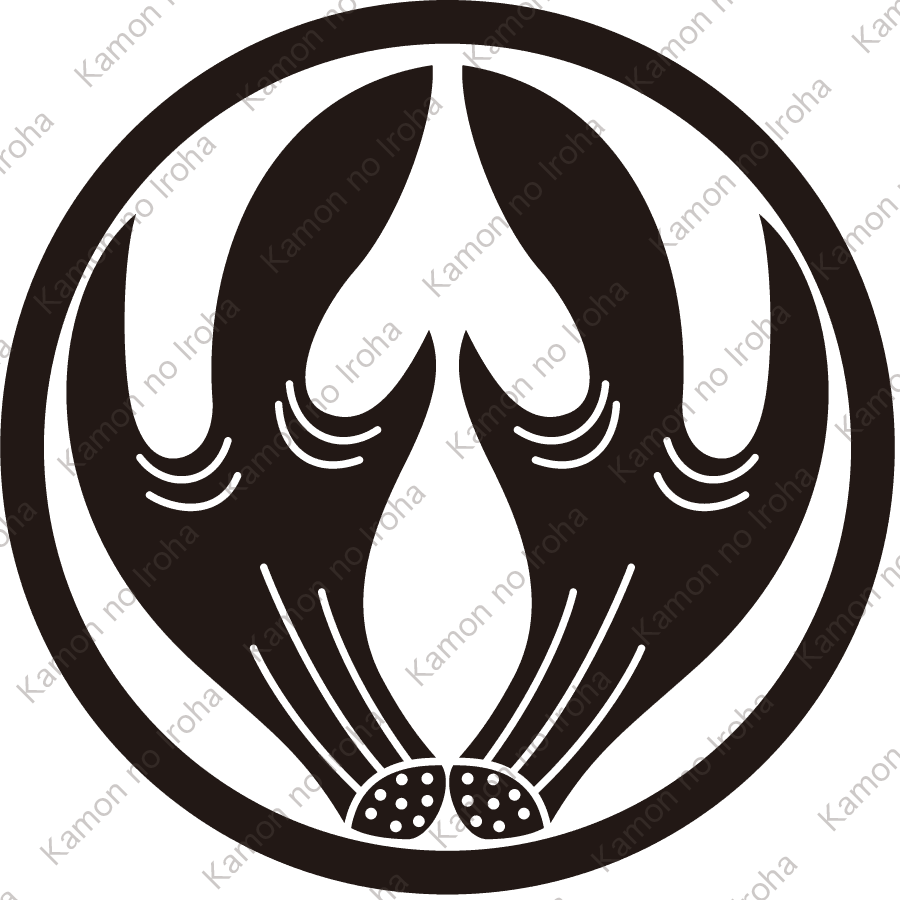 中輪に三つ又抱き角紋