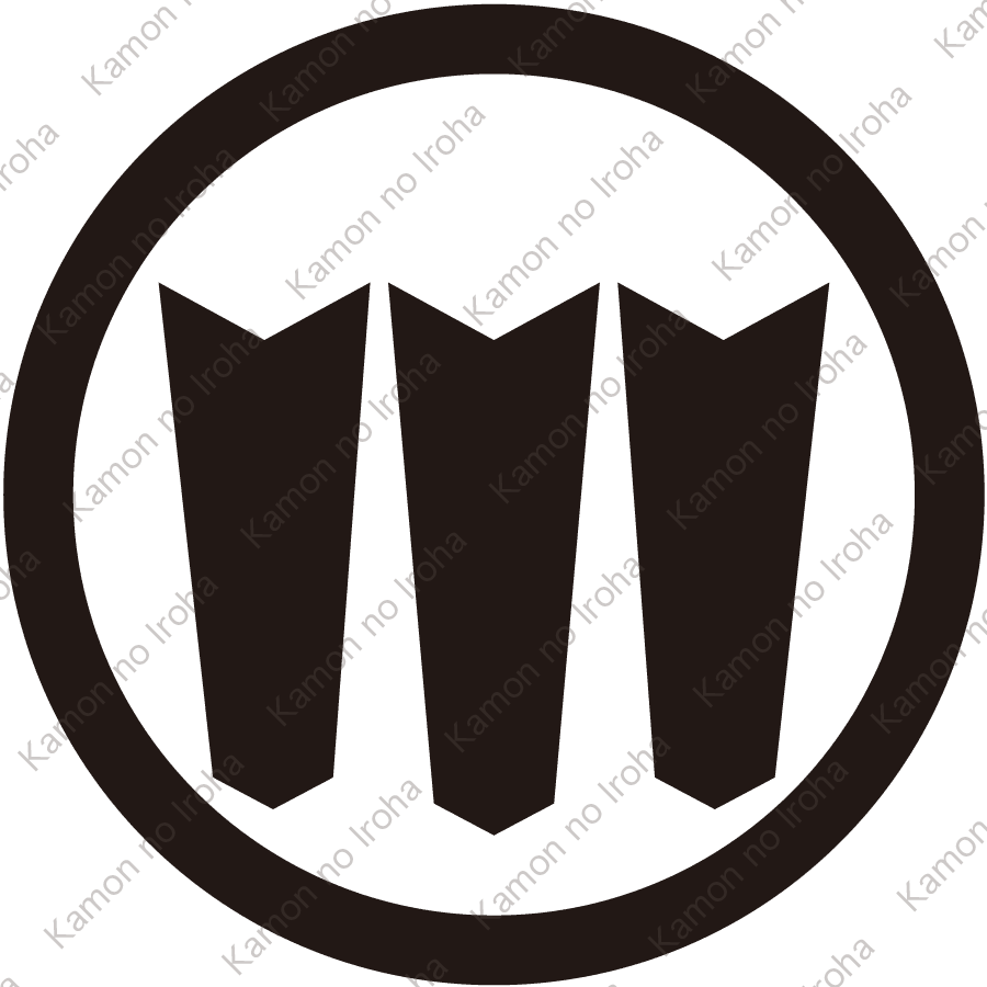 中輪に三つ並び矢筈紋