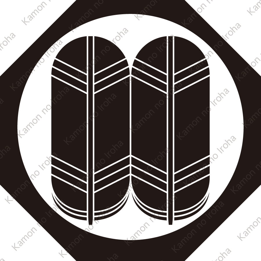 八角鉄砲角に並び鷹の羽紋