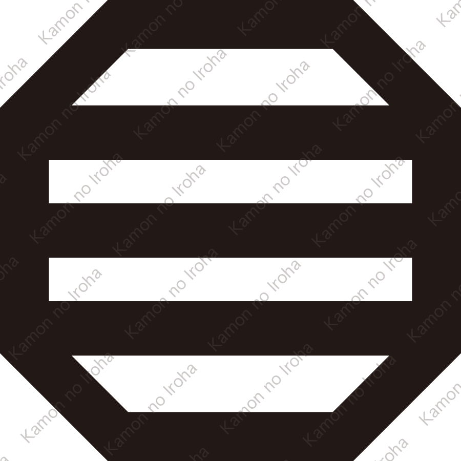 平隅切り角に三つ引き紋