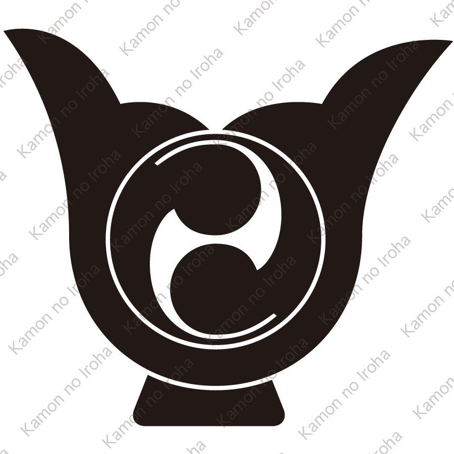 変り鍬形に二つ巴紋