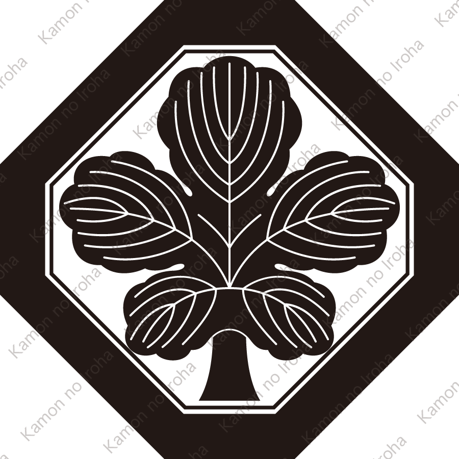 子持ち隅切り角に立ち梶の葉紋