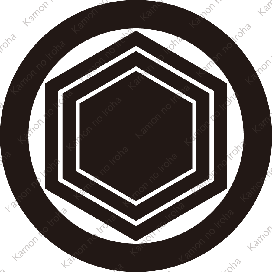丸に三つ重ね亀甲持ち紋