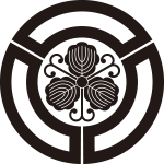 中陰三つ地紙に蔓柏紋