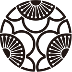 中陰三つ割り向う梅紋