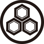 中輪に三つ盛り亀甲紋