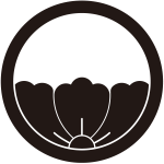 中輪に覗き唐花紋