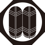 八角鉄砲角に並び鷹の羽紋