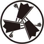 糸輪に三つ半開き扇紋