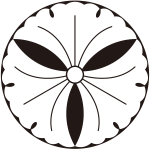 石持ち地抜き三つ銀杏紋