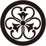 丸に花剣蔓片喰紋