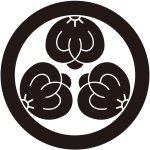 丸に葉無し三つ茶の実紋