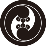 丸に左二つ丁子巴紋