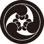 丸に左三つ丁子巴紋