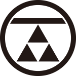 丸に一つ引きに三つ鱗紋