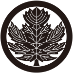 丸に変り平戸梶の葉紋