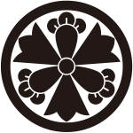 丸に変り剣三つ丁子紋