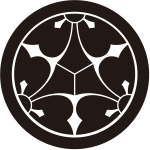 丸に剣合せ三つ割り片喰紋