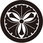 丸に剣三つ銀杏紋