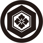 丸に亀甲に花角紋