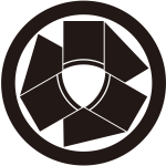 丸に三つ角頭巾紋