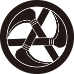 丸に三つ組み鎌紋