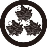 丸に三つ盛り揚羽蝶紋