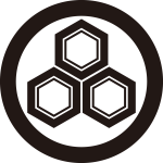 丸に三つ盛り亀甲紋