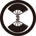 丸に尻合わせ二つ扇紋