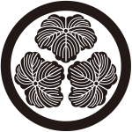 丸に尻合せ三つ蔦紋