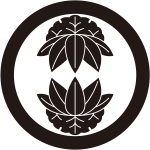 丸に尻合せ雪持ち笹紋