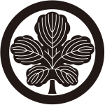 丸に立ち梶の葉紋