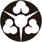 三つ地紙に地抜き洲浜紋