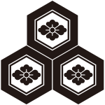 三つ盛り亀甲に花菱紋