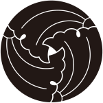 三つ割り重ね銀杏紋