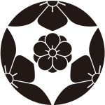 三つ割り桔梗に八重梅紋