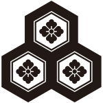 持ち合い三つ盛り亀甲に花角紋