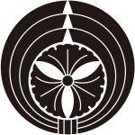 熨斗輪に三つ銀杏紋