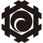 六角井筒に一つ巴紋