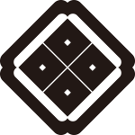 隅入り角に隅立て四つ目紋