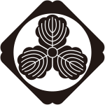 隅入り鉄砲角に三つ柏紋