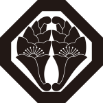 隅切り角に抱き花杏葉紋