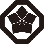 隅切り角に剣形桔梗紋