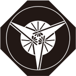 隅切り鉄砲角に三つ扇紋