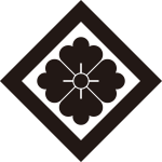 隅立て角に花角紋